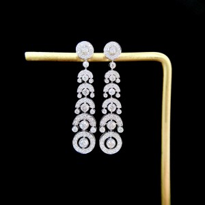 1.0 Carat Diamonds in18k Gold Luxurious Earrings