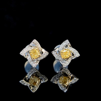 0.4 Carat  Diamonds in 18K Gold Windmill Earrings