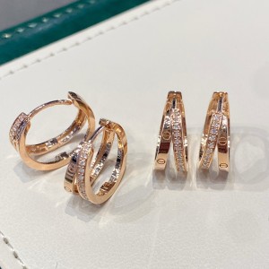 0.14 Carat Diamonds  in18K Gold Round Earrings